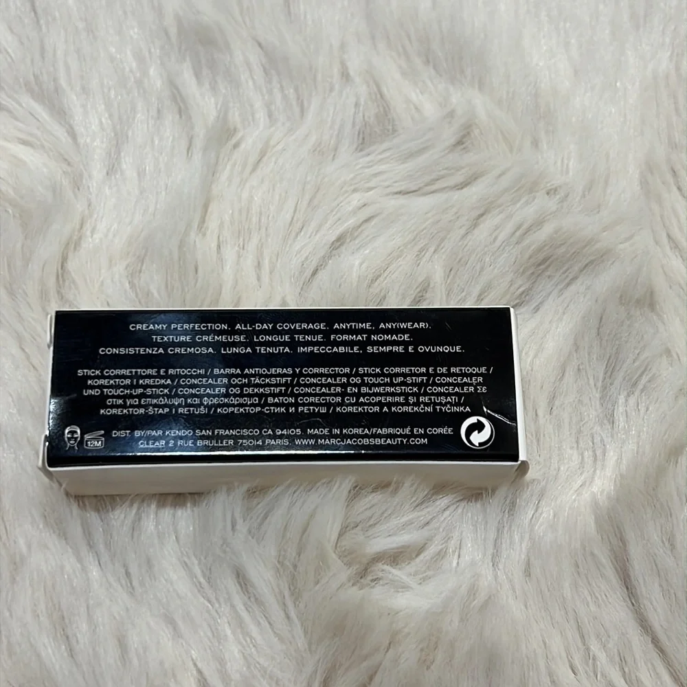 MARC JACOBS Accomplice Concealer & Touch up stick Deep 59